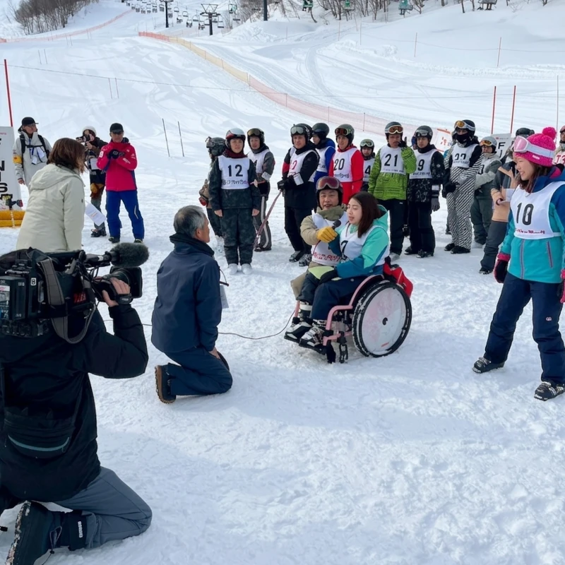 全道大会での車椅子スキー講習の様子